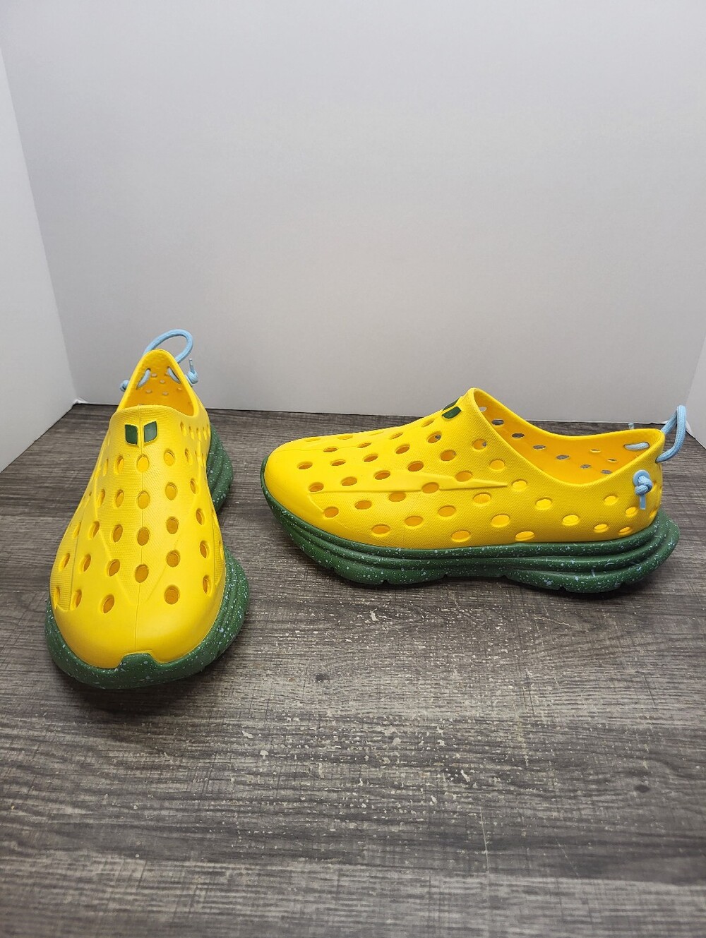 Kane Footwear Revive Green Yellow Slip-On Clogs Women's Size 6 EUC